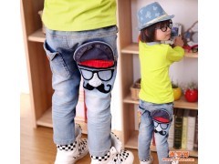 童装厂家爆款推荐 8.30特价热批，可爱胡子人面图童裤引领新潮